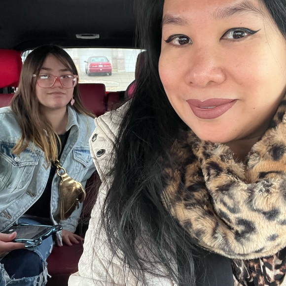 Meet your Posher, Glam On Demand - Picture 4 of 16